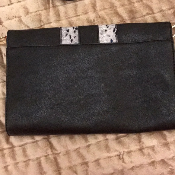 Mix No. 6 black and snake skin purse - Picture 2 of 4